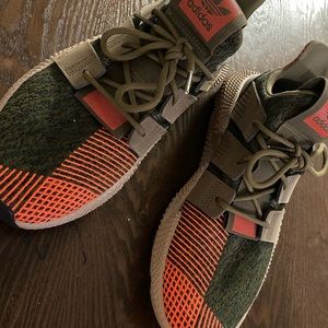 Mens Adidas - 10.5 Olive green men shoes